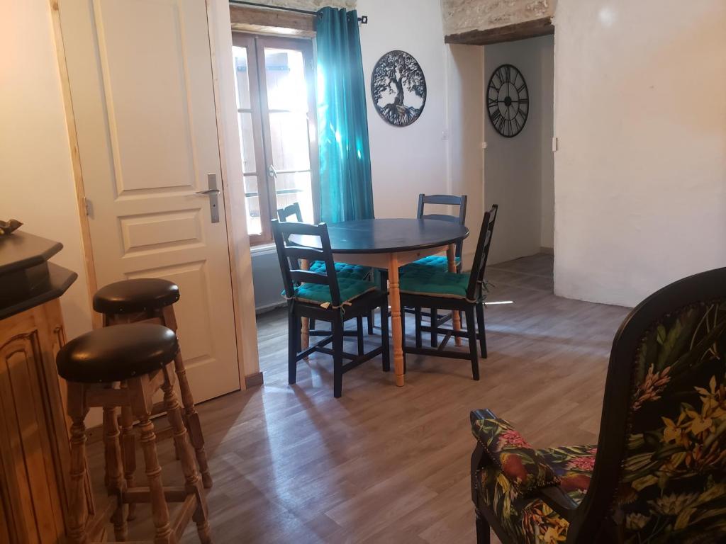 Appartement à FONTAINE DE VAUCLUSE photo 2