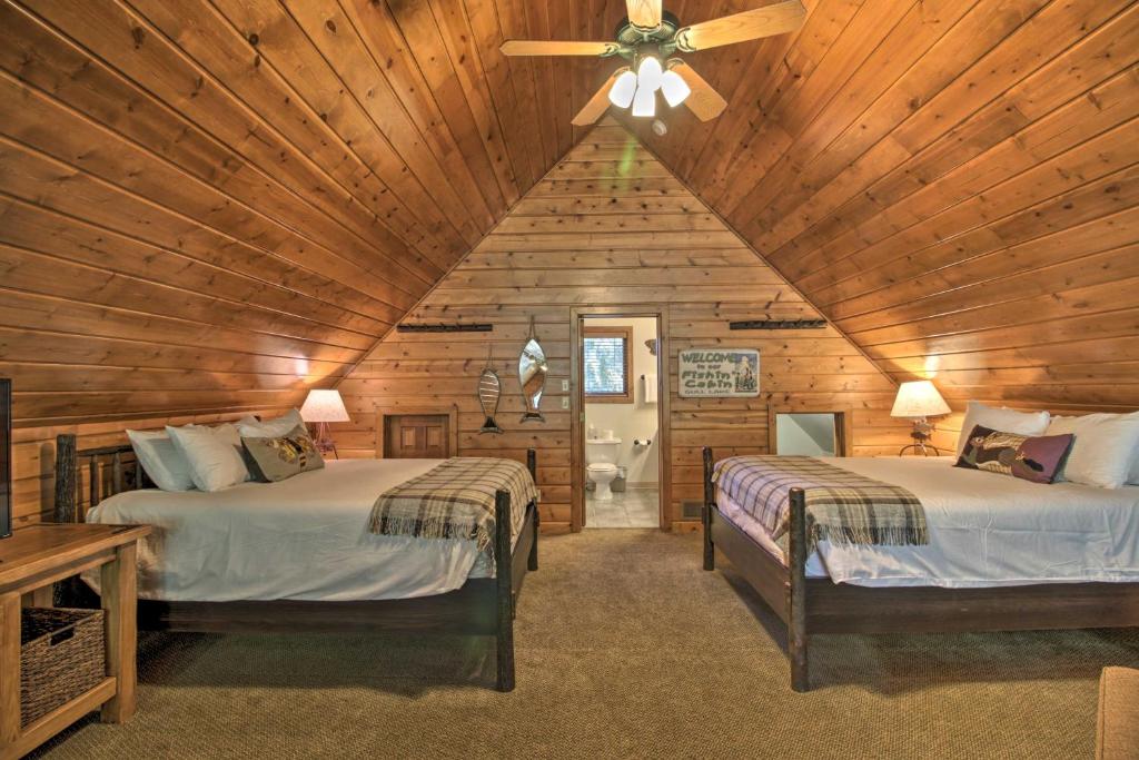 Alluring Nisswa Cabin on Gull Lake with Fireplace! photo 4