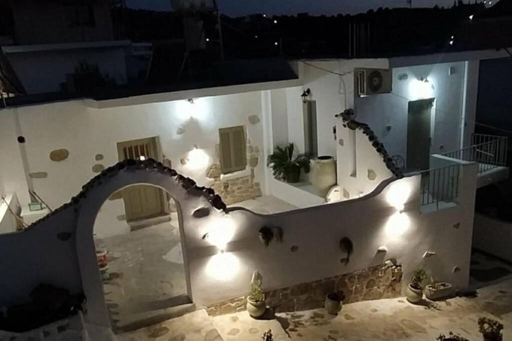Sonia`s luxury apartment with jacuzzi photo 1