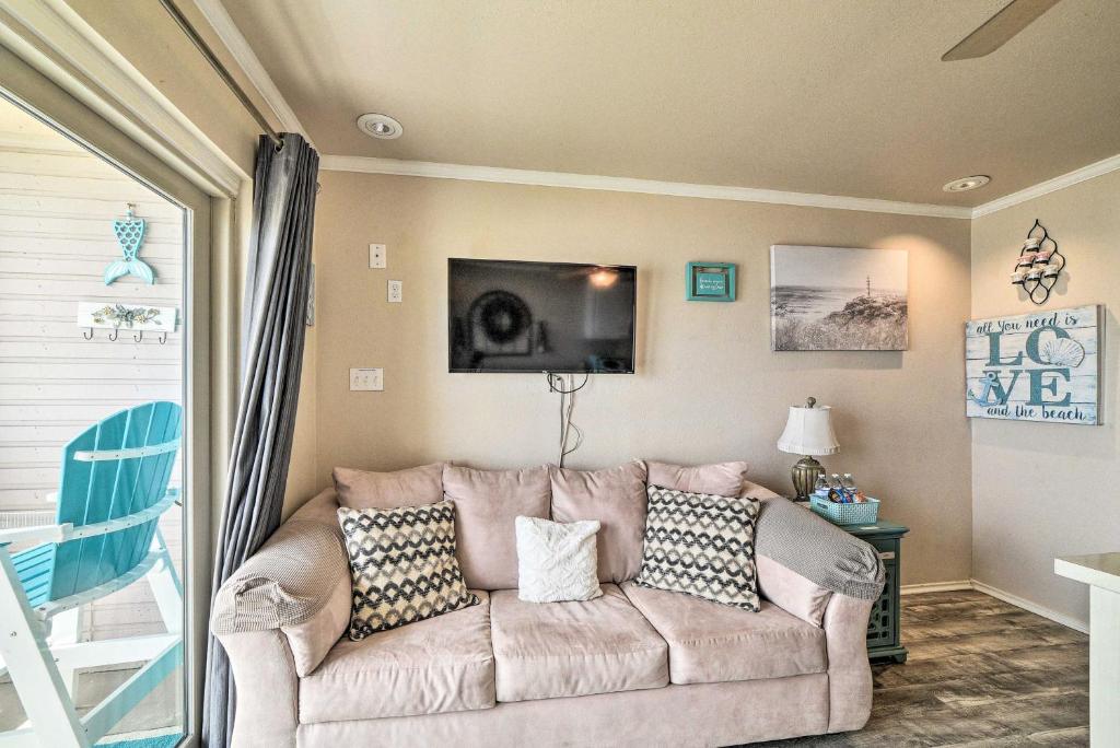 Updated Front Beach Condo with Resort Amenities! photo 4
