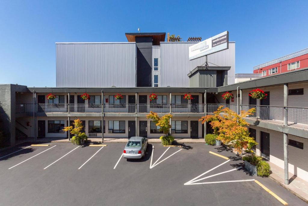 The Grove West Seattle Inn image