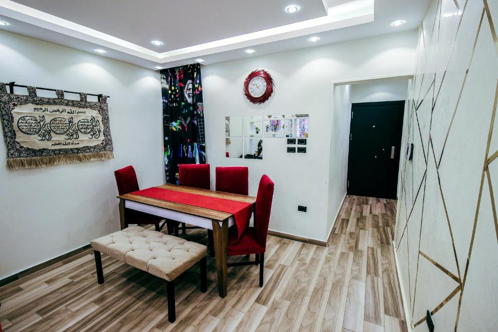 Comtemporary Apartment in Cairo's City Centre - Tap to explore photos