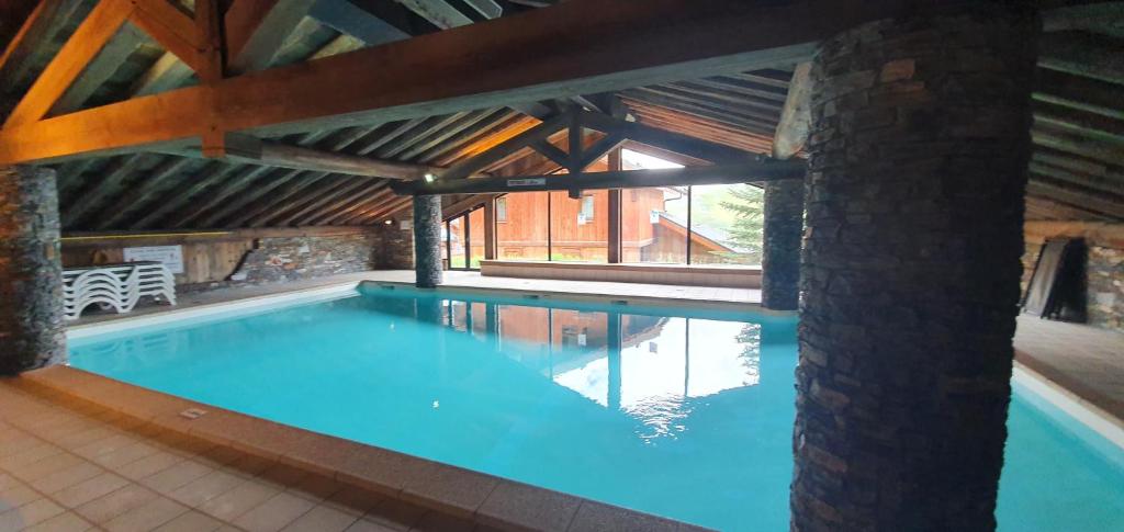 Appart 3 pièces pour 5 à 7 personnes ski au pieds dans résidence avec Piscine photo 2