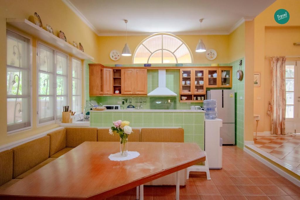 300m from beach - Luxury Mediterranean Holiday House - Pets Welcome photo 1