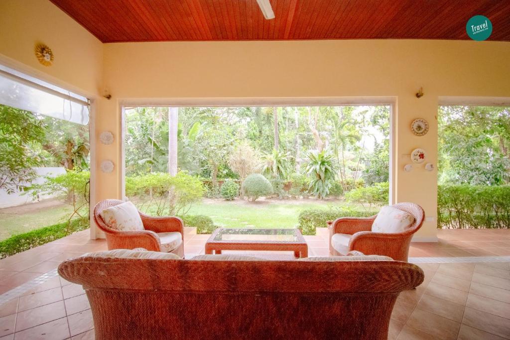 300m from beach - Luxury Mediterranean Holiday House - Pets Welcome photo 2