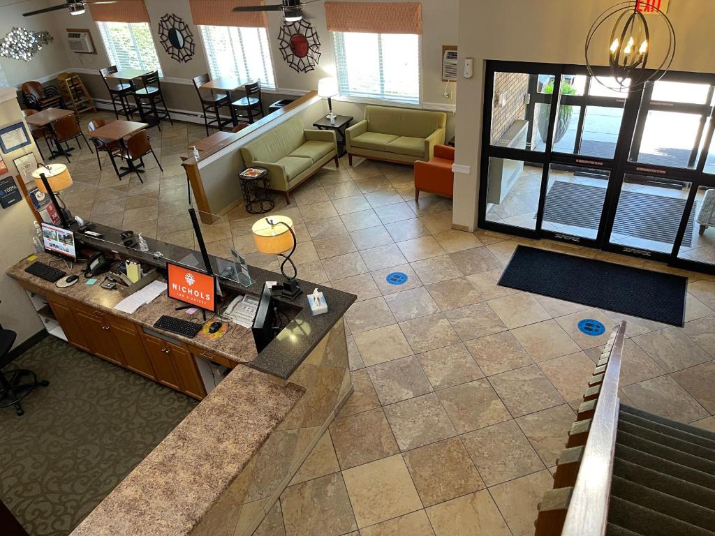 Nichols Inn & Suites photo 1