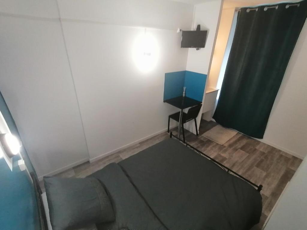 Двухместный (Двухместный номер с 1 кроватью и общей ванной комнатой), Hotel Le Parisien