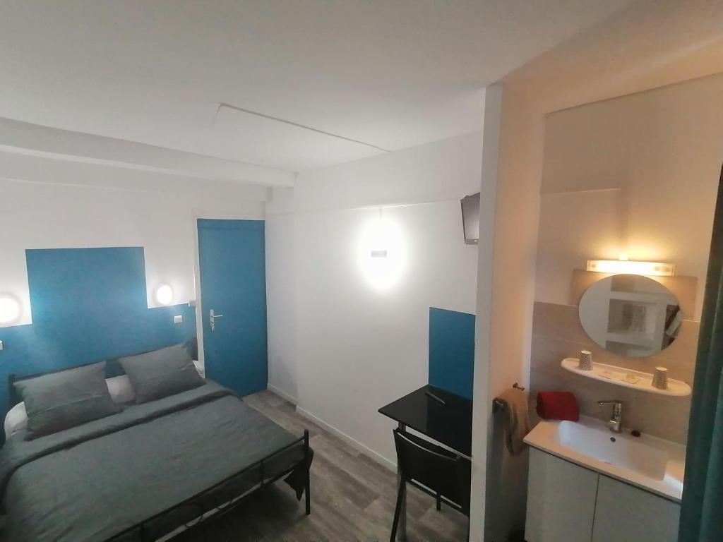 Двухместный (Двухместный номер с 1 кроватью и общей ванной комнатой), Hotel Le Parisien