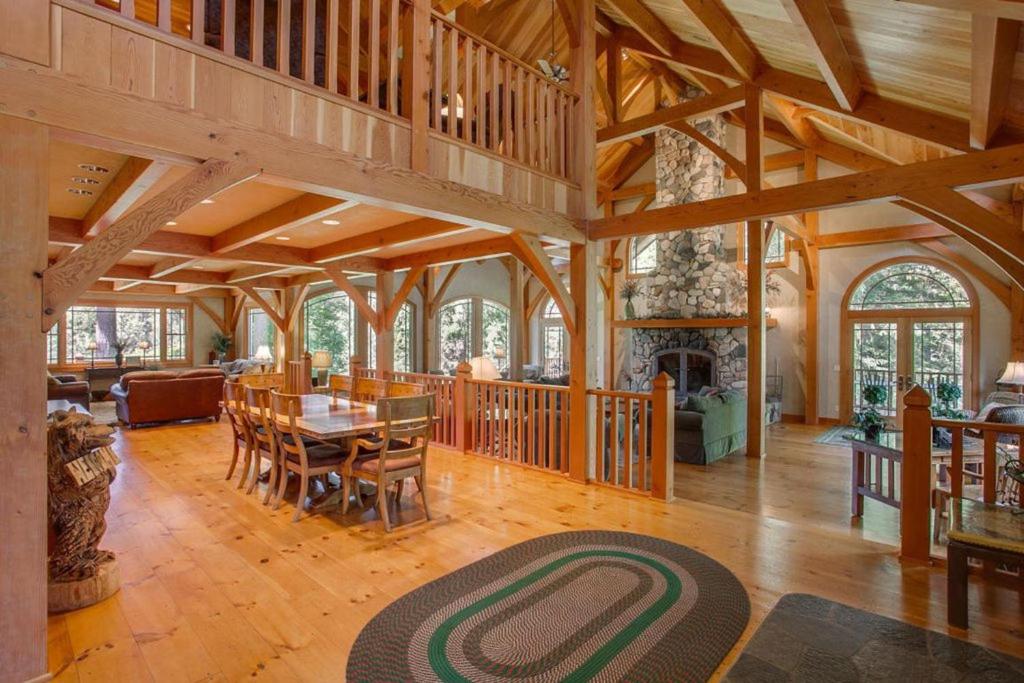 Snowgrass Lodge - River, Mountain Views & Hot tub photo 2