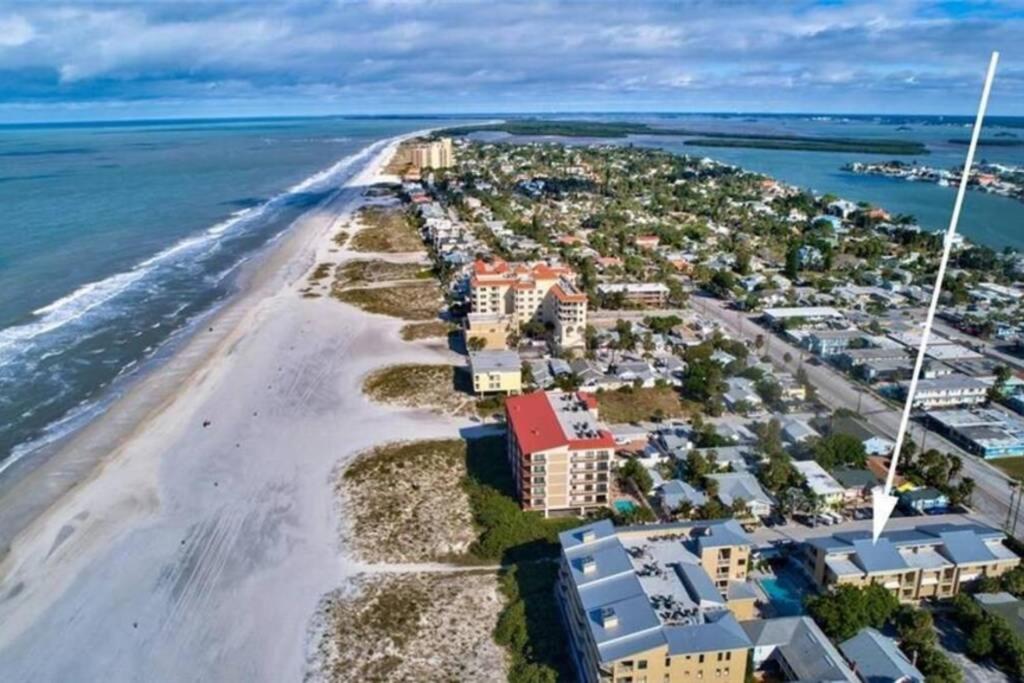 Beach condo in the heart of Clearwater beach photo 2