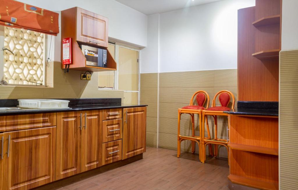 Mimosa Court Apartments photo 2