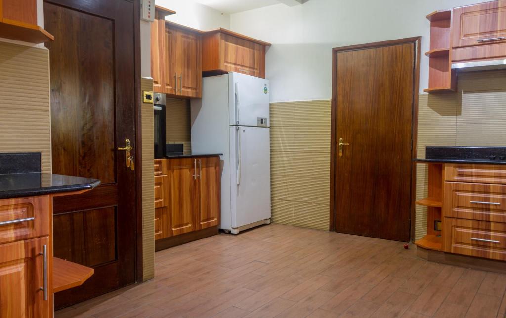 Mimosa Court Apartments photo 1