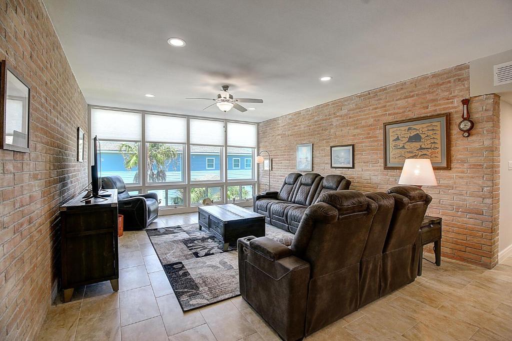 Channelview 214 image