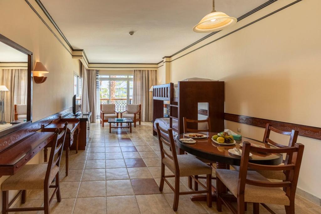 Семейный (Family Suite with Bunkbed), Melton Tiran Resort (ex. Tiran Island)