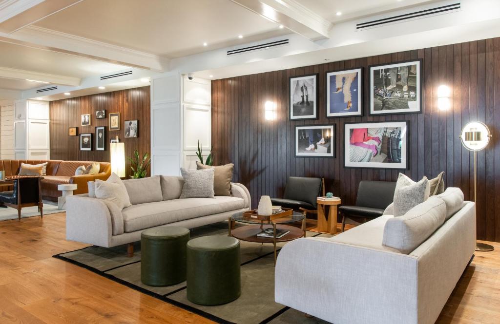 Hutton Hotel image