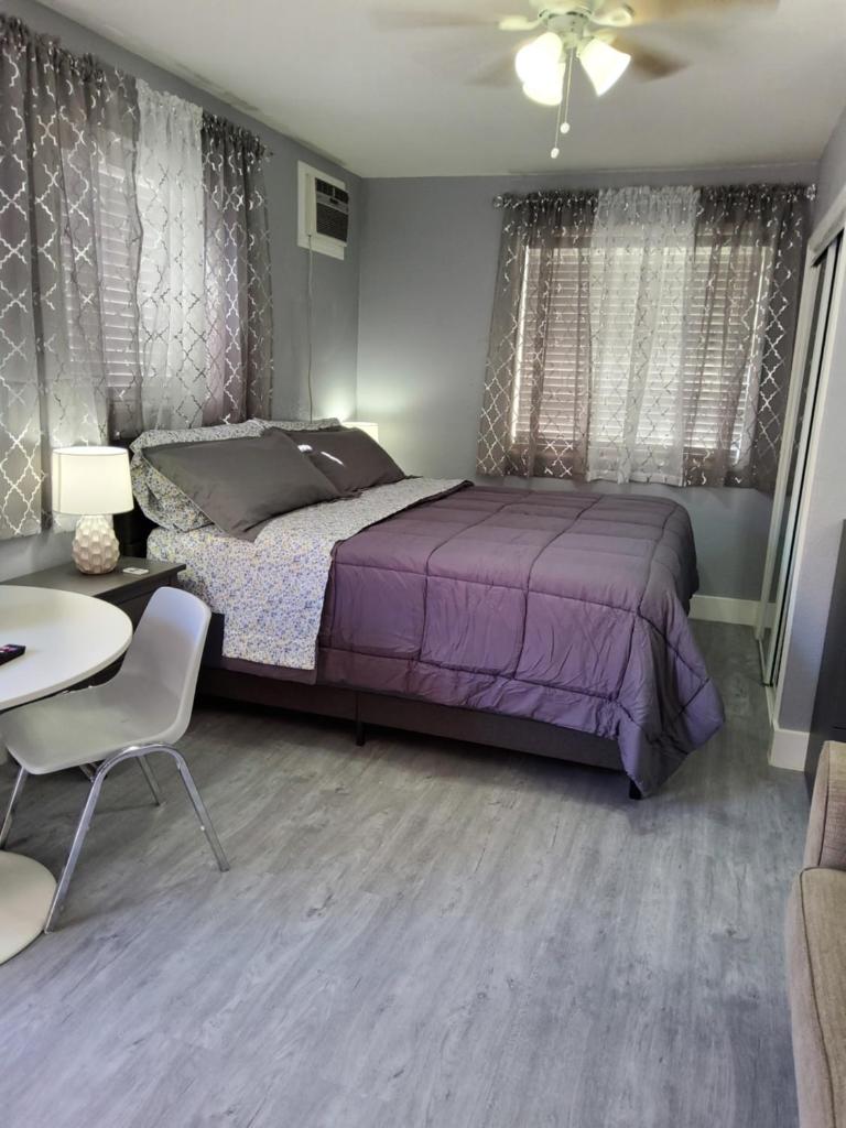 habitación privada cerca de todo image