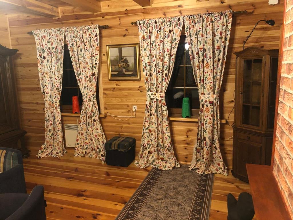 Czerwony Domek na Podlasiu przy lesie photo 2