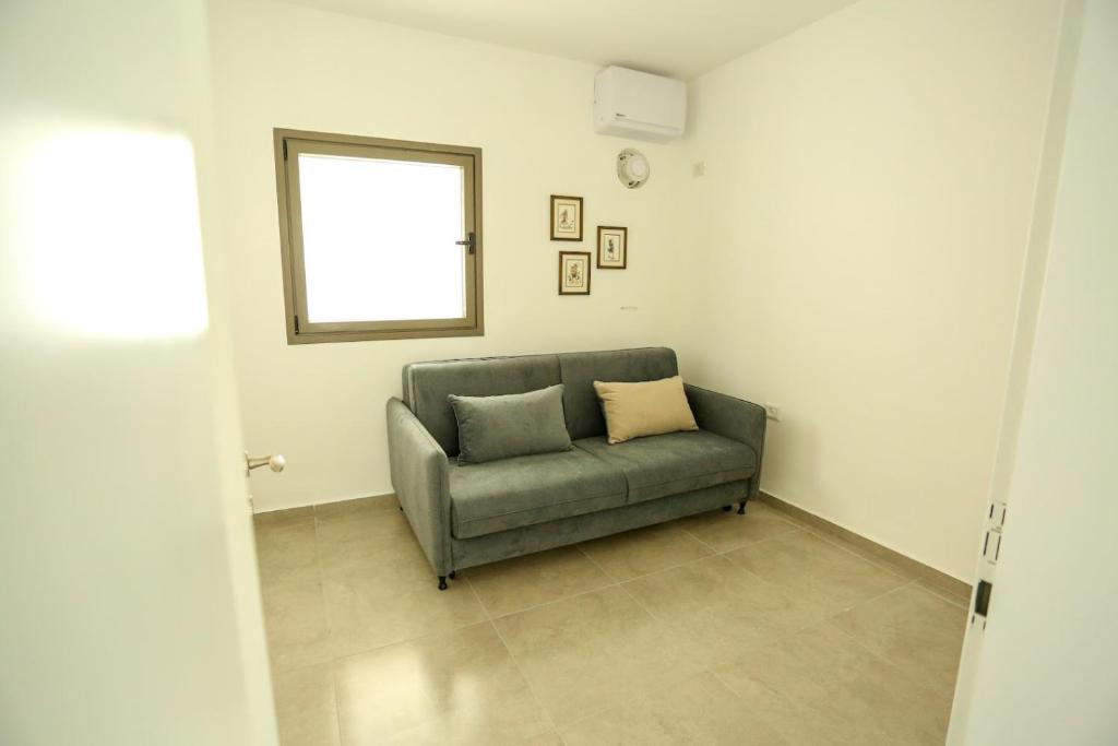 פנינה באכזיב- מול הים- achzivacation photo 3