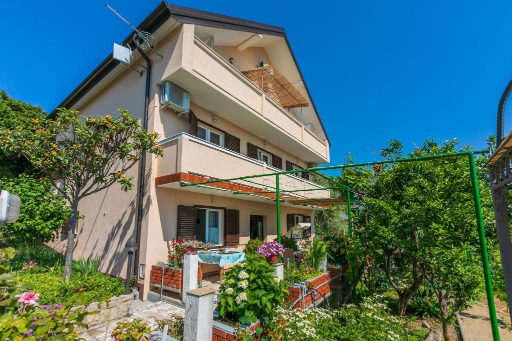 Apartments Ljiljana photo 1