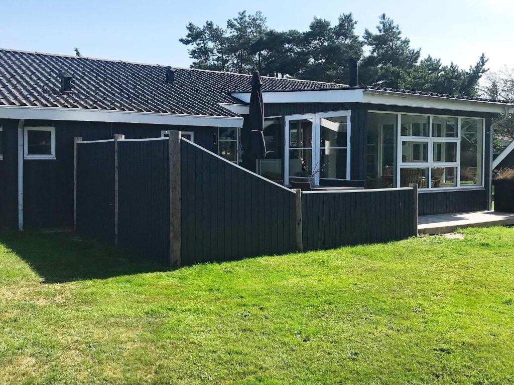 Three-Bedroom Holiday home in Blåvand 21 photo 1