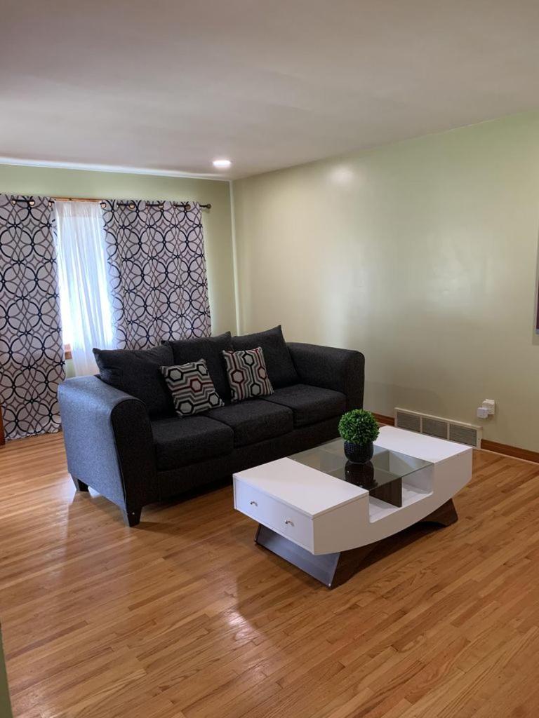 Niagara Falls Private Brick Vacation Home image