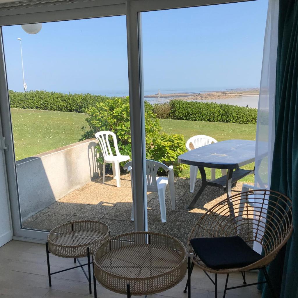 COTTAGE vue sur mer piscine photo 1