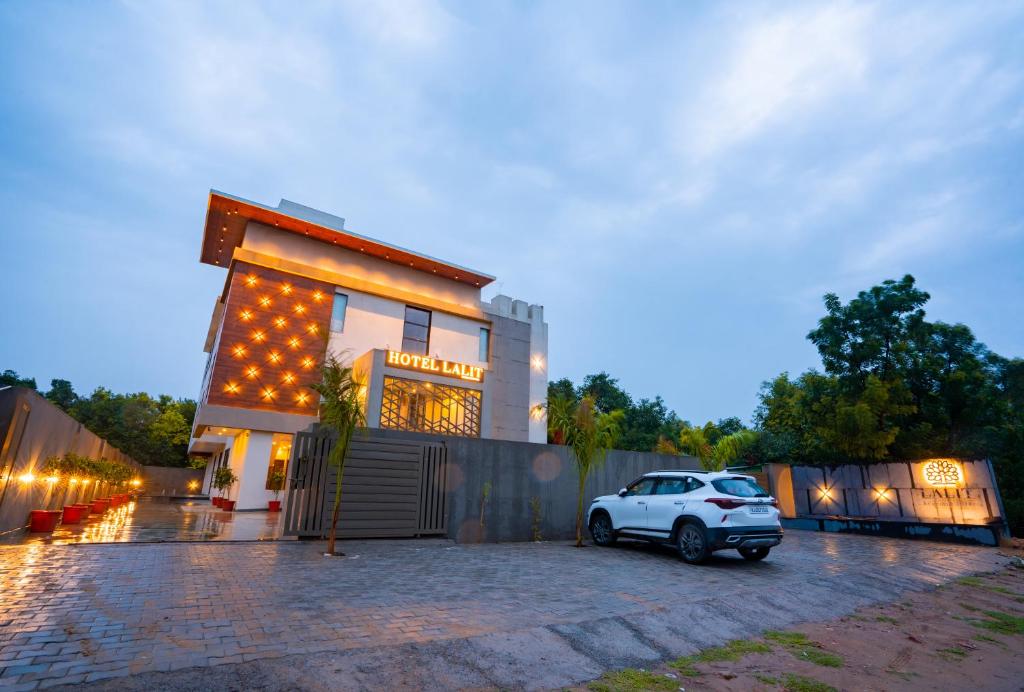 Lalit International - A Boutique Hotel photo 1