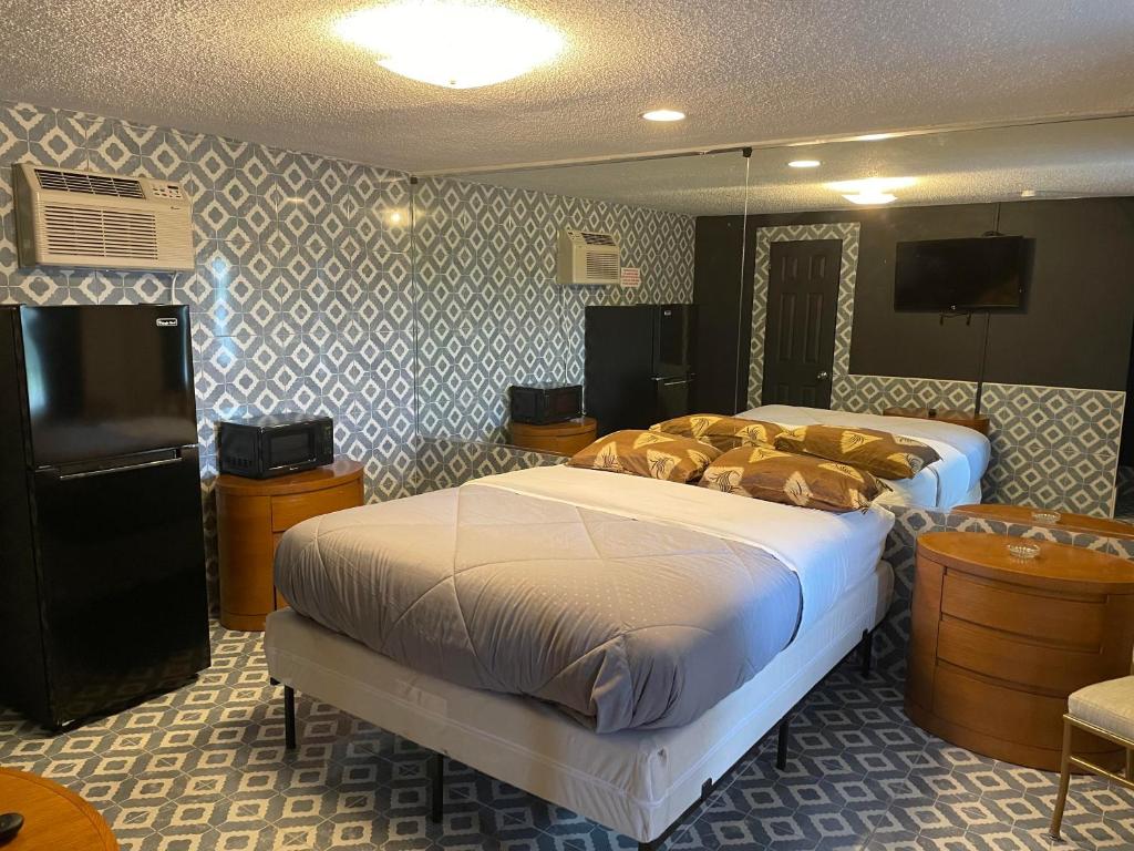 Carole Motel image