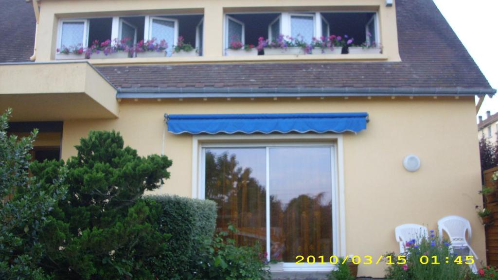 Les Trois chambres de LYLY situées a Brou photo 1