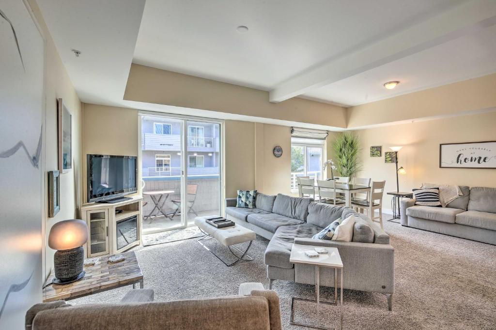 Grand Haven Condo with Patio Less Than 1 Mi to Downtown photo 1