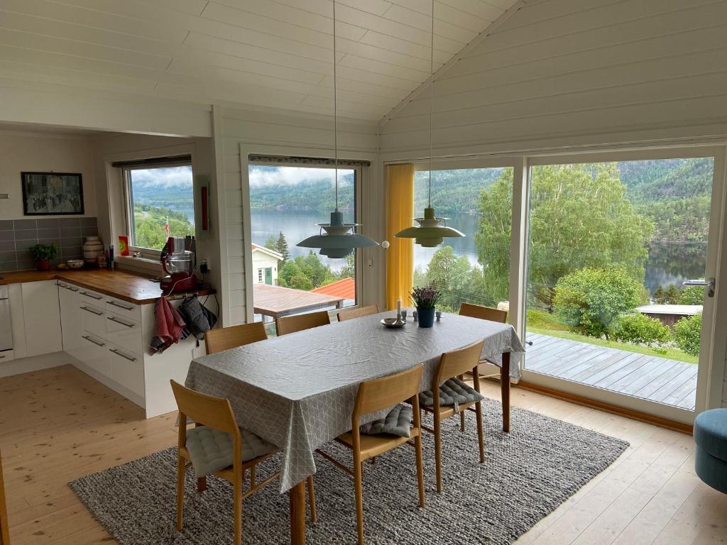 Dyrhaug - hytte med utsikt over Krøderen photo 3