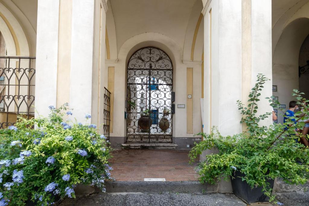 Qasar Luxury Suite - in Capri's Piazzetta, Naples
