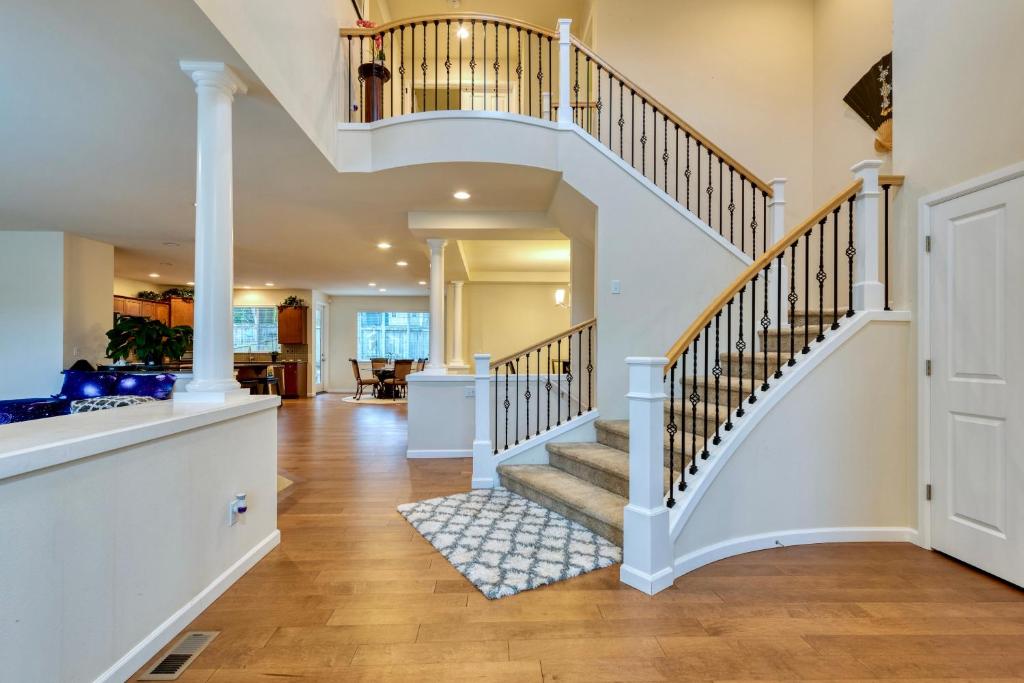 GORGEOUS VILLA: Renovation or staycation photo 1