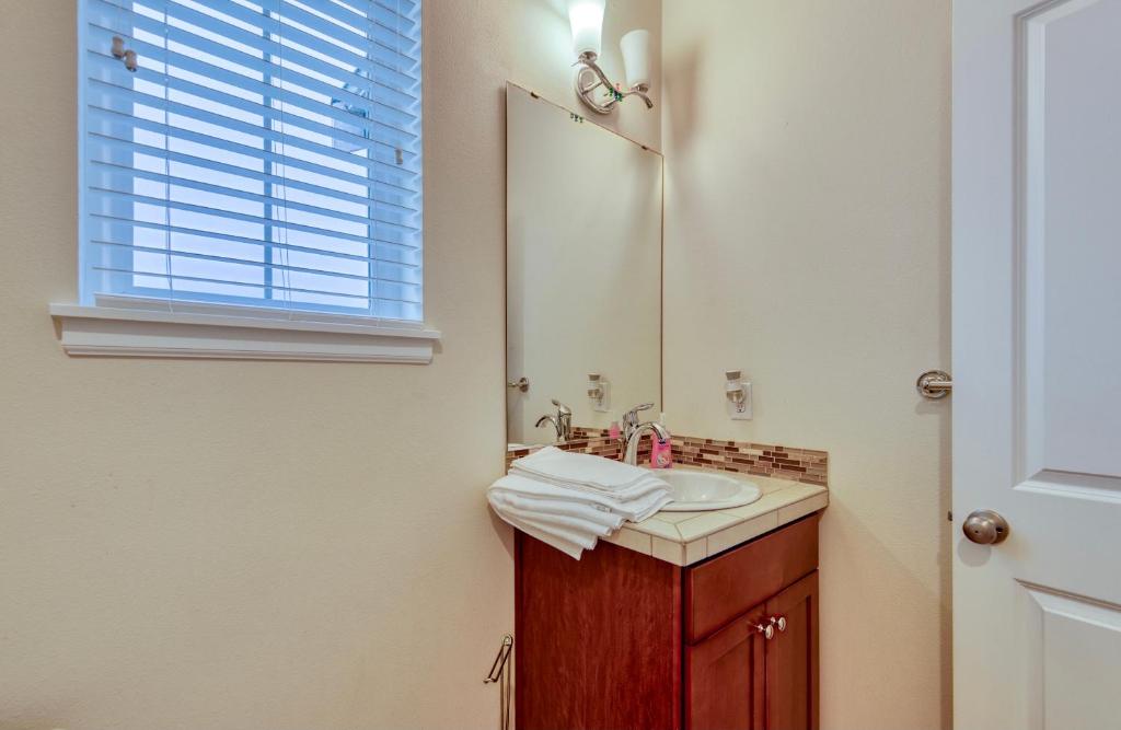 GORGEOUS VILLA: Renovation or staycation photo 2