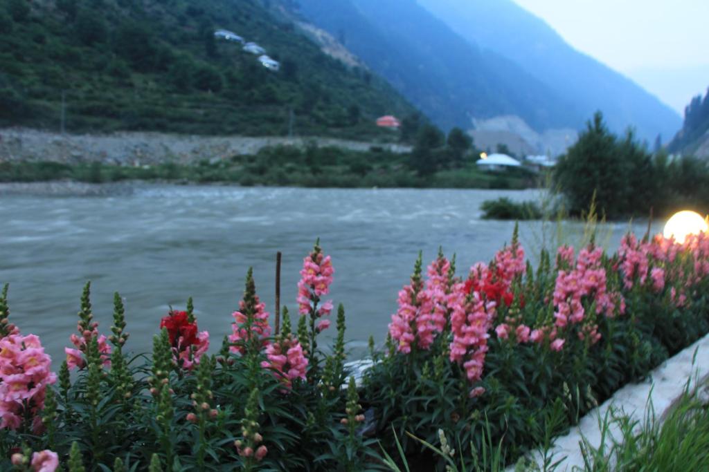 Parhena Cottages Bella Naran photo 2