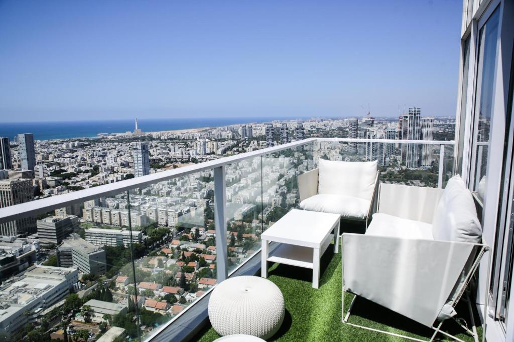 YalaRent Midtown towers TLV photo 4