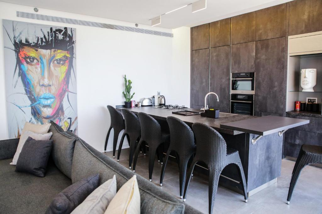 YalaRent Midtown towers TLV photo 2