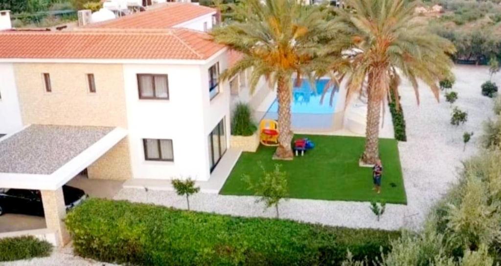Luxury 6 bedroom villa with privet pool in Paphos