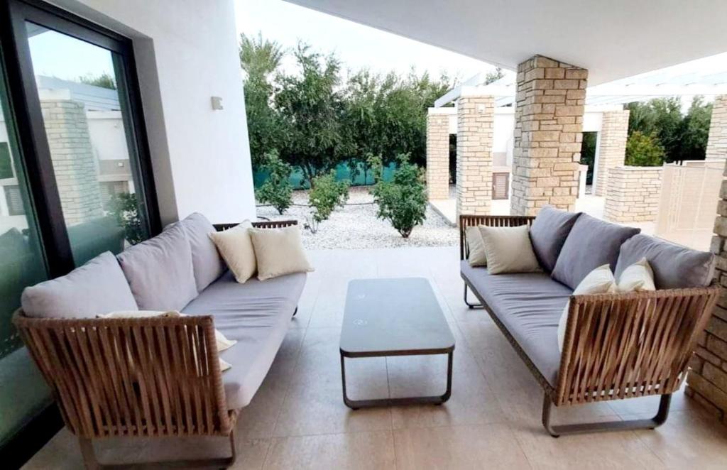 Luxury 6 bedroom villa with privet pool in Paphos photo 3