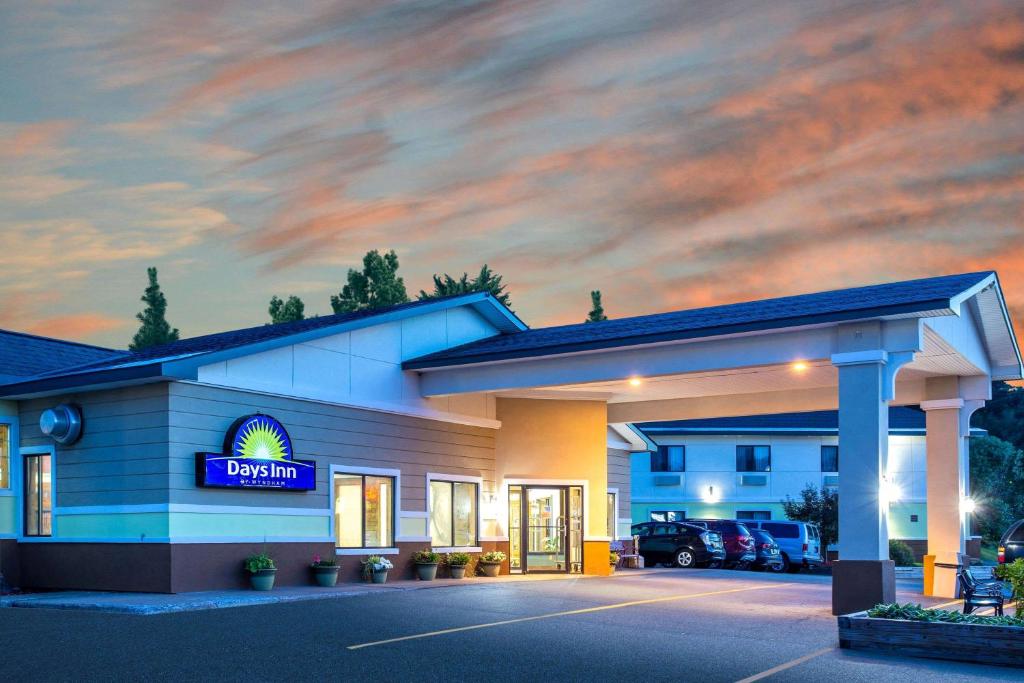 Days Inn by Wyndham Marquette photo 4
