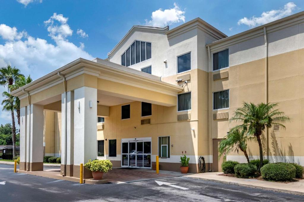 Comfort Inn & Suites DeLand - near University image