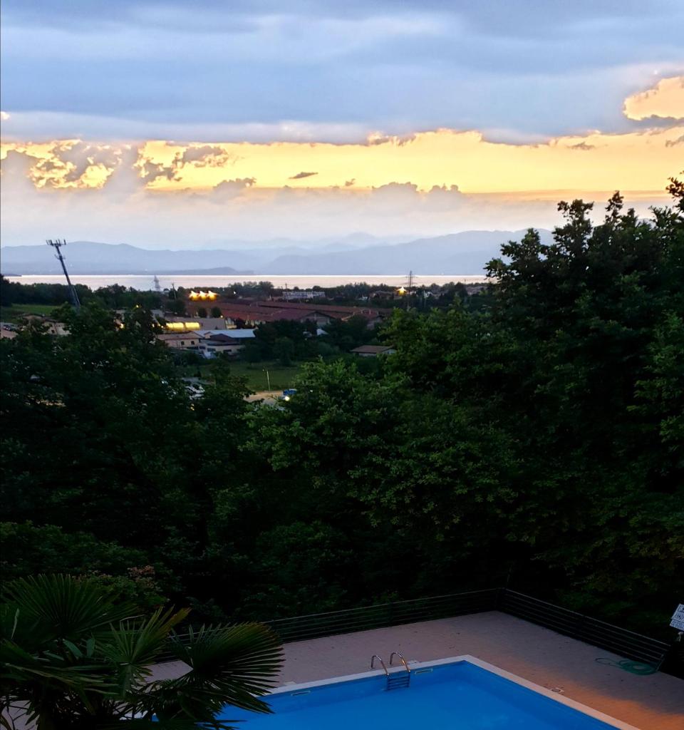 Paradiso Sweet Apartment Lake View&Pool photo 2