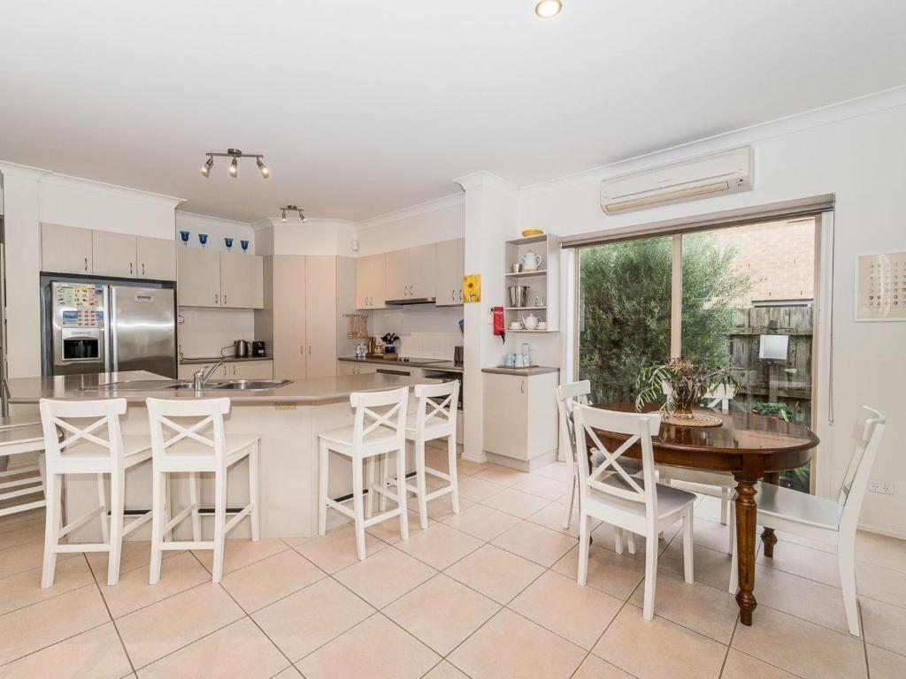 Coastal Villa On Beachcomber Netflix Surf Side photo 3