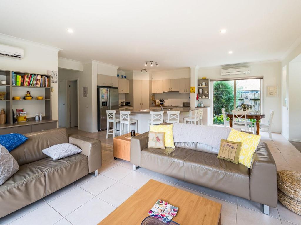Coastal Villa On Beachcomber Netflix Surf Side photo 4