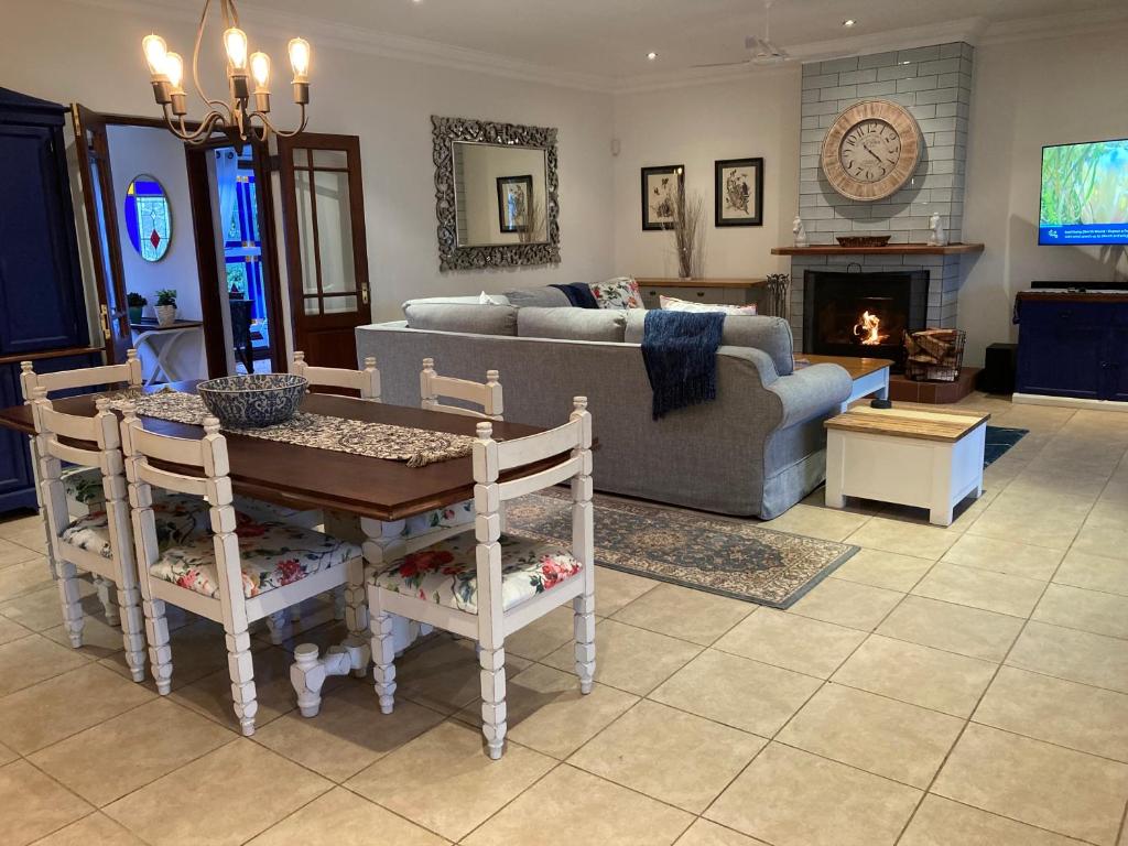 2 Rawdons Country Estate photo 2