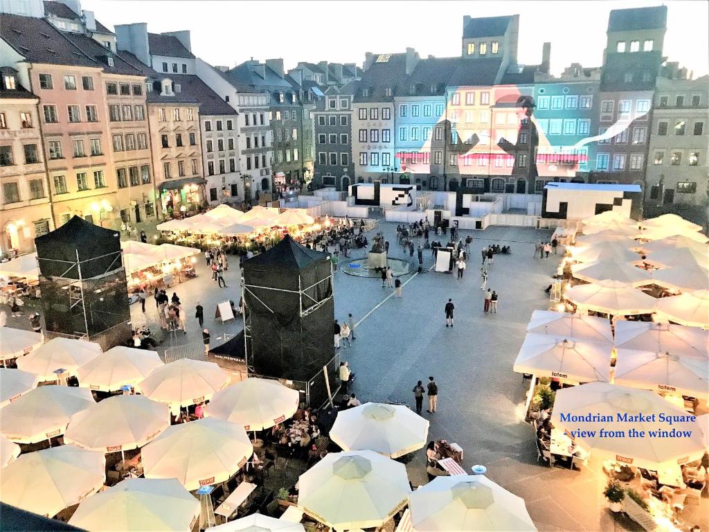 Апартаменты (Luxury Presidential Suite with Main Market Square View), Luxury Apartments Mondrian Market Square III