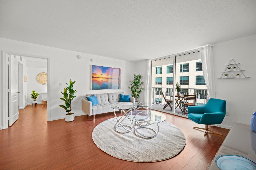Amazing Condo with FREE PARKING in Brickell Miami image