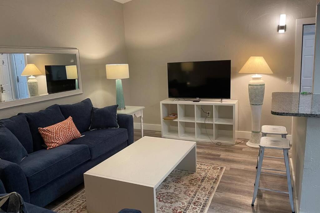 Siesta Key Village-Suite #4: A block to the Beach! image