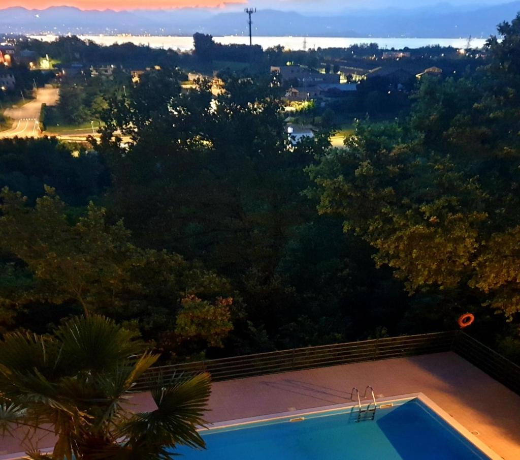 Paradiso Sweet Apartment Lake View&Pool photo 1