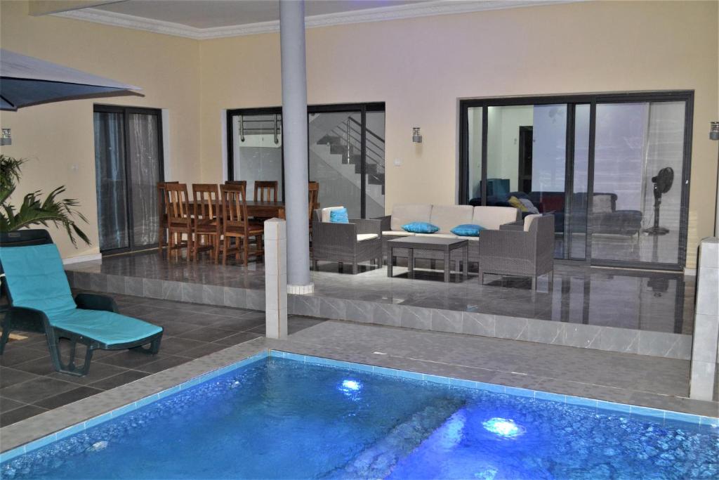 Villa Moderne Spacieuse avec Piscine Privée, 3Ch et 3SdB photo 3